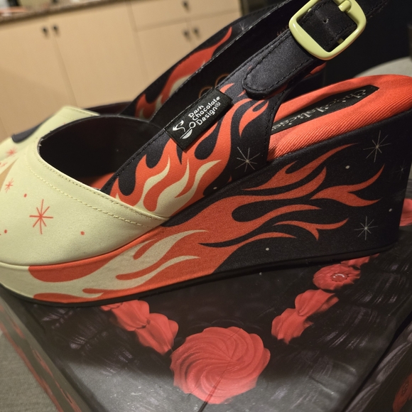 Women's Black and Cream Shoes - Picture 3 of 6